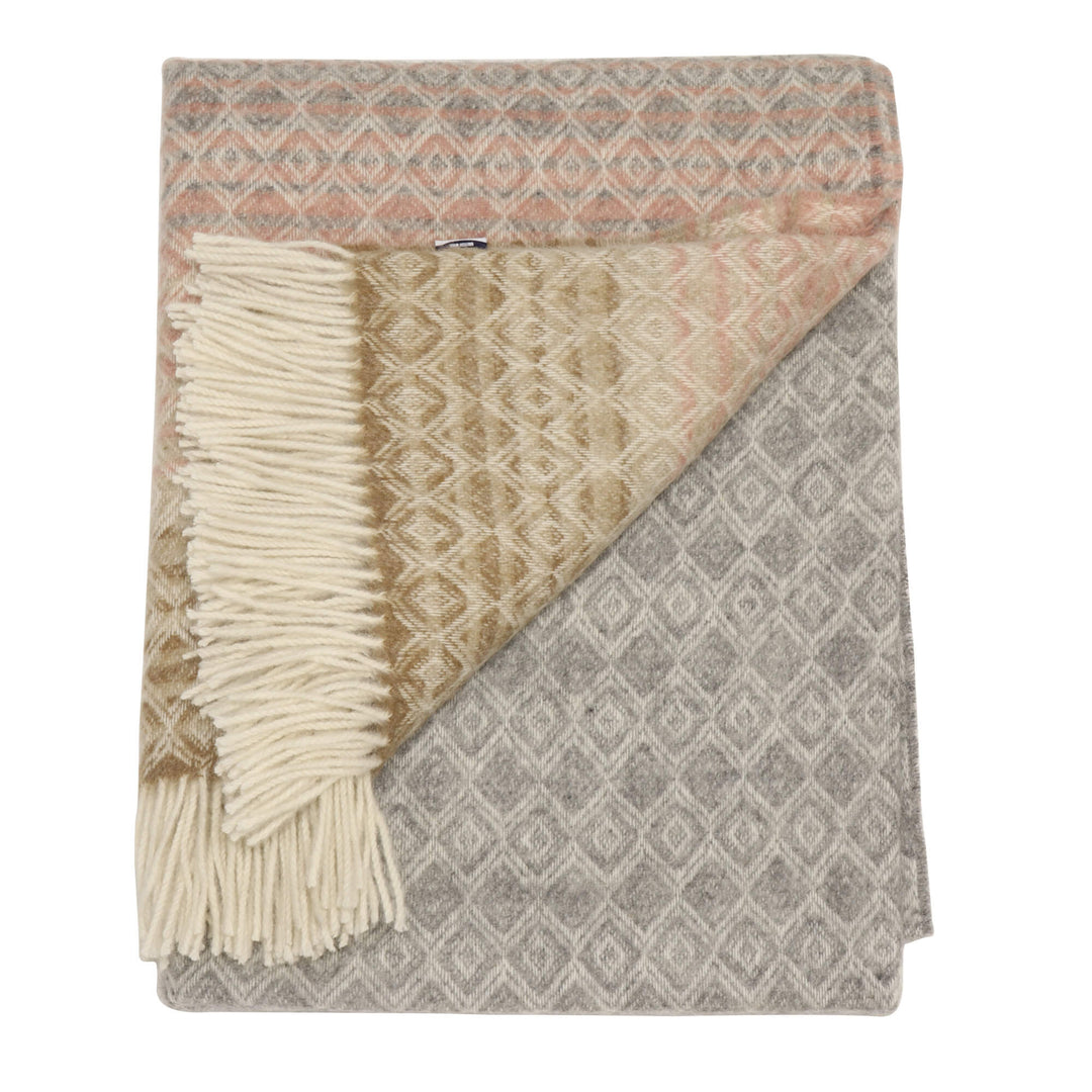 Dales By Moon Ombre Diamond Wool Throw Silver/Pink